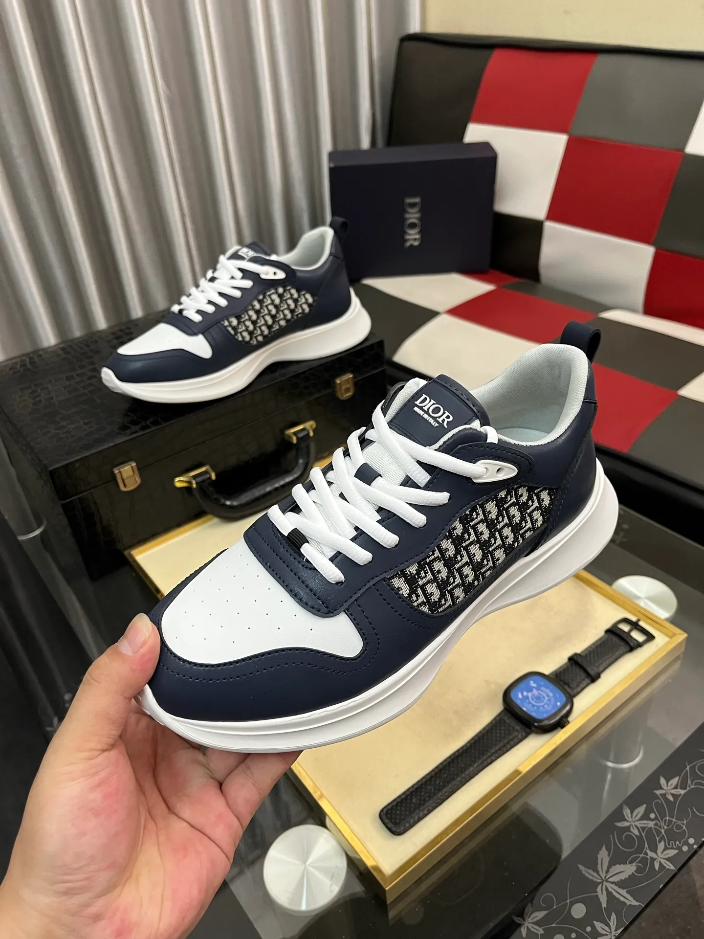 Men's shoes💰: 380⌚️⌚️[Dior] Dior's new men's genuine leather casual shoes, the highest version on the market, any comparison is welcome🆚! The original leather has excellent texture and is super high-end! Fetal sheep net lining imported from Italy, removable pad! Luxurious materials and fine workmanship, highly recommended! Code number: 38-445️⃣Colors available
